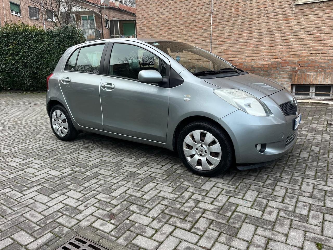 Toyota Yaris 1.3 5 porte garanzia 12 mese