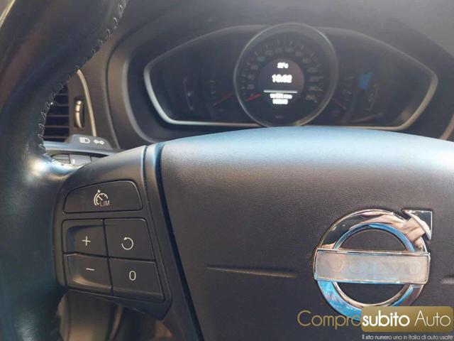 VOLVO V40 D2 1.6 Momentum
