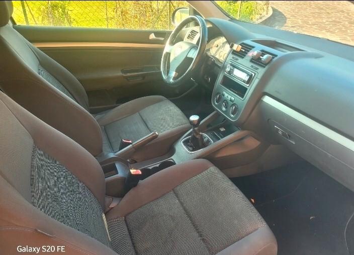 Volkswagen Golf 1.6 16V FSI 3p. Comfortline