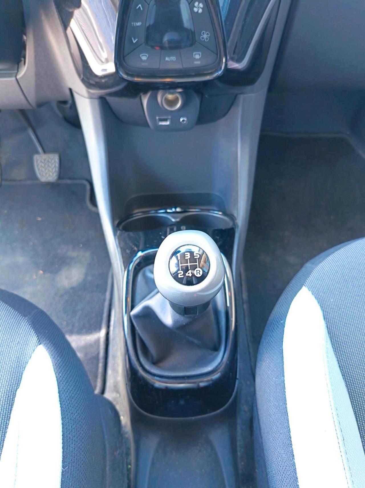 Toyota Aygo 1.0 VVT-i 69 CV 5 porte x-cool