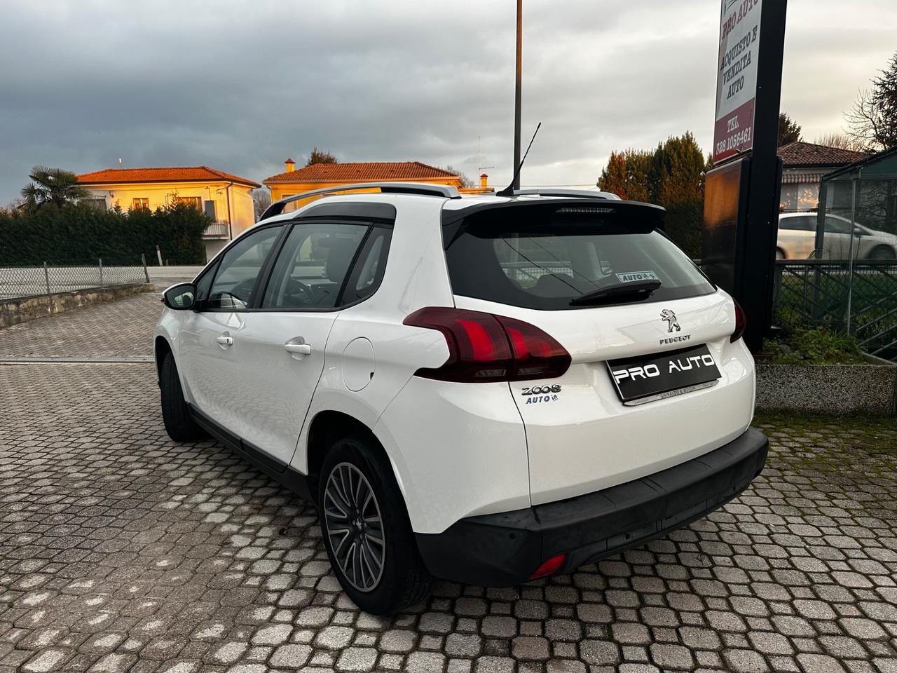 Peugeot 2008 PureTech 82 Allure GPL 117000 KM
