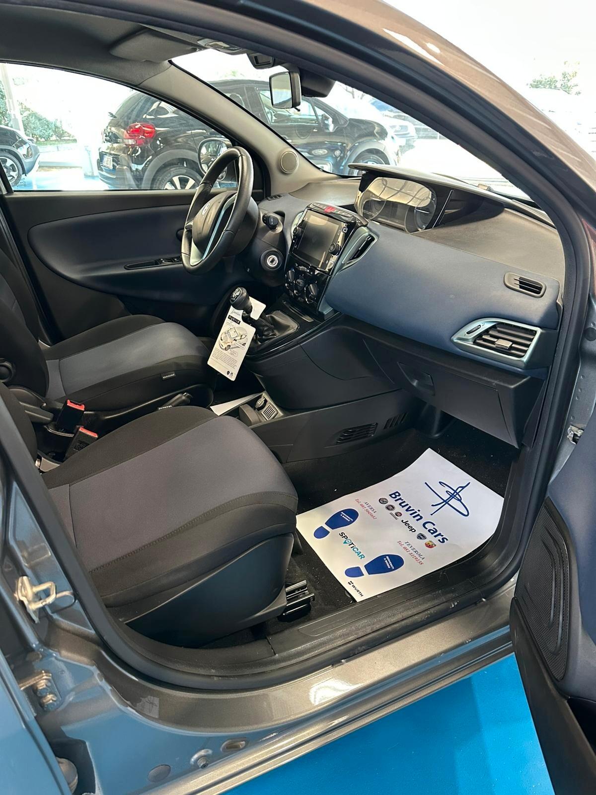 Lancia Ypsilon 1.0 FireFly 5 porte S&S Hybrid Platino