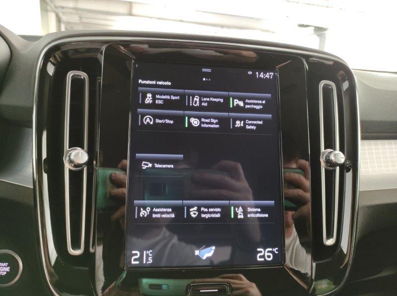 VOLVO XC40 (2017-->) - XC40 D3 Geartronic Momentum