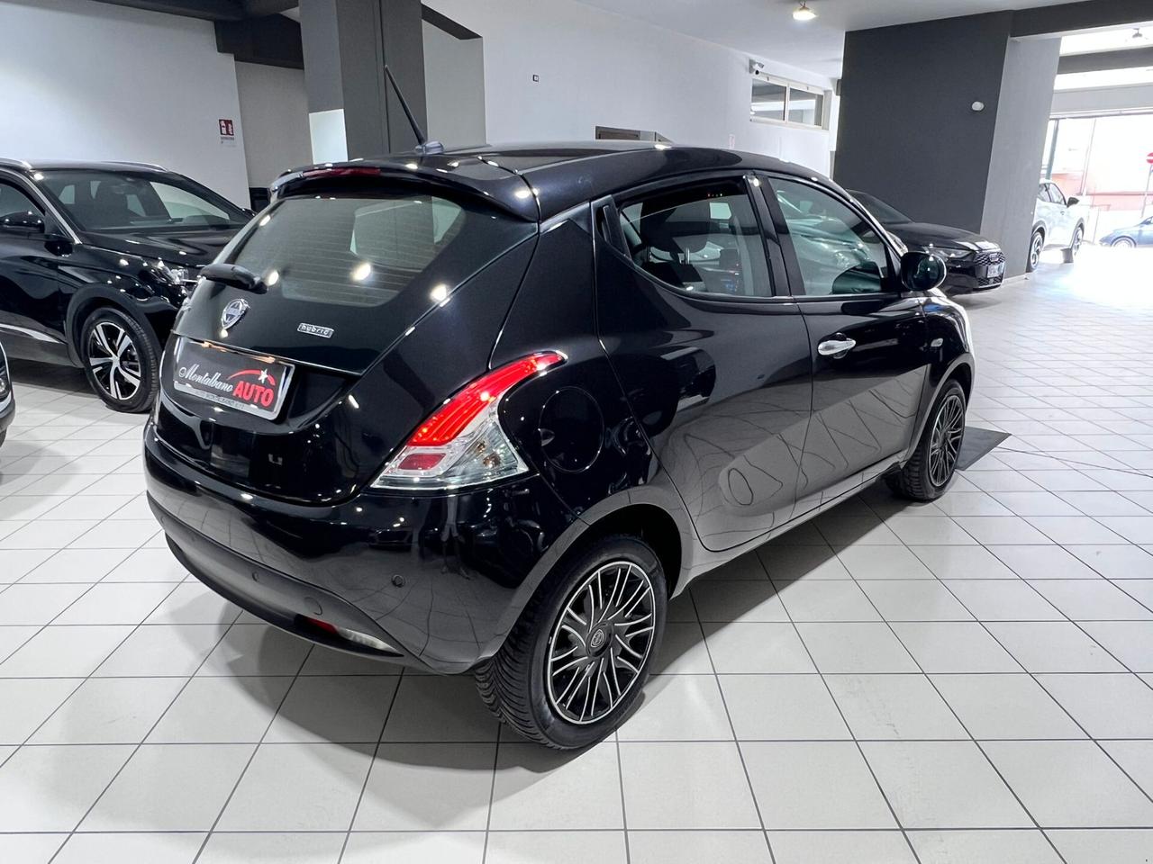 Lancia Ypsilon 1.0 FireFly 5 porte S&S Hybrid Gold