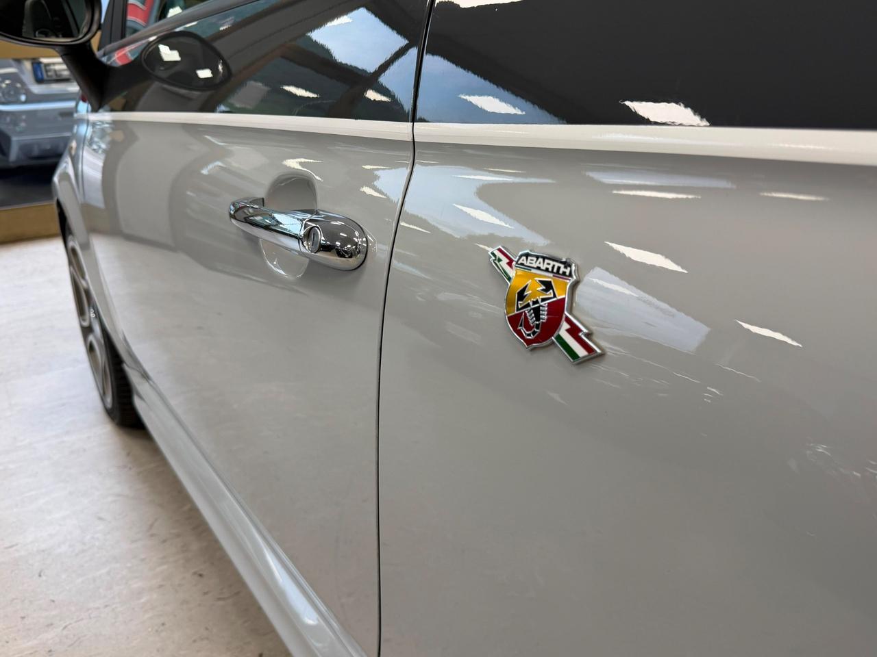 Abarth 500C Esseesse Versione: 1.4 Turbo T-Jet MTA Bicolore