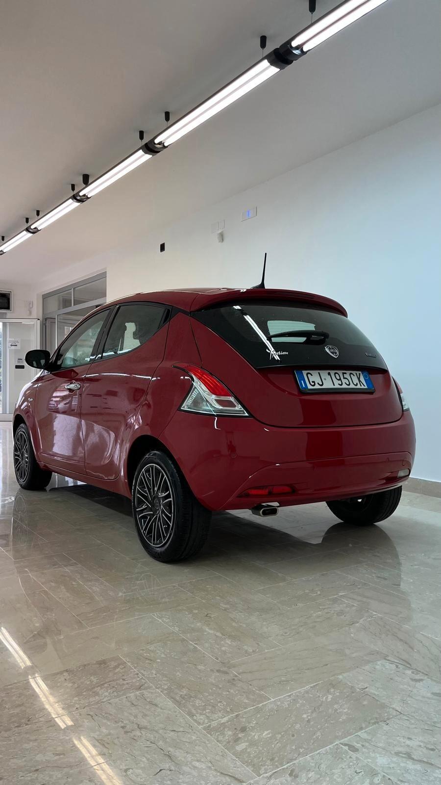 Lancia Ypsilon 1.0 FireFly 5 porte S&S Hybrid Ecochic Gold