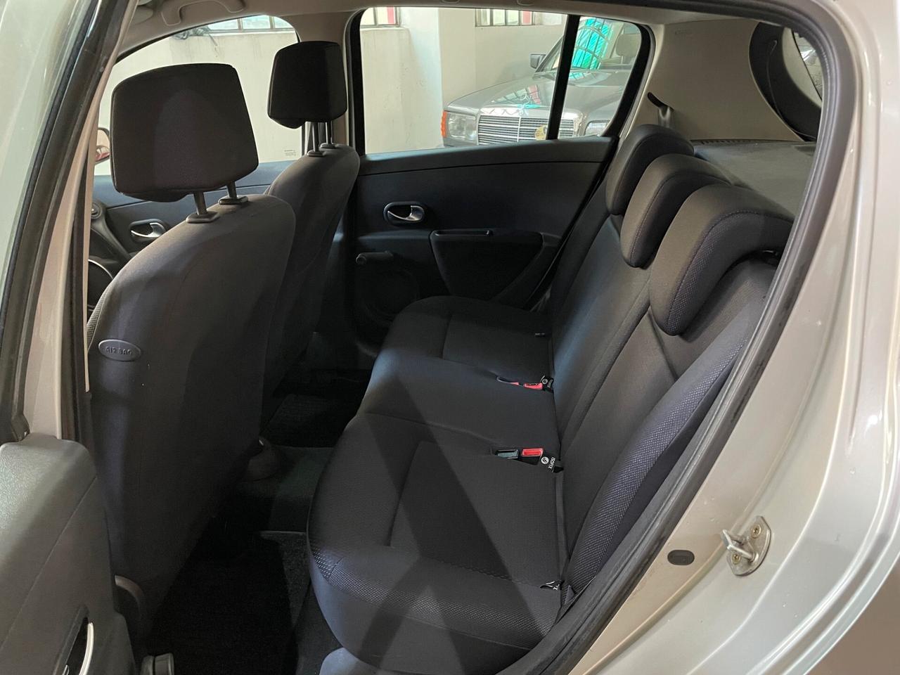 Renault Clio 1.4 16V 5 porte Confort 95.000KM!!!