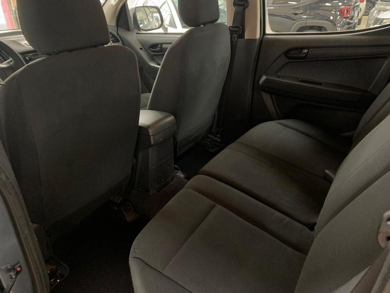 Isuzu D-Max 2.5 Crew Cab Solar 4WD