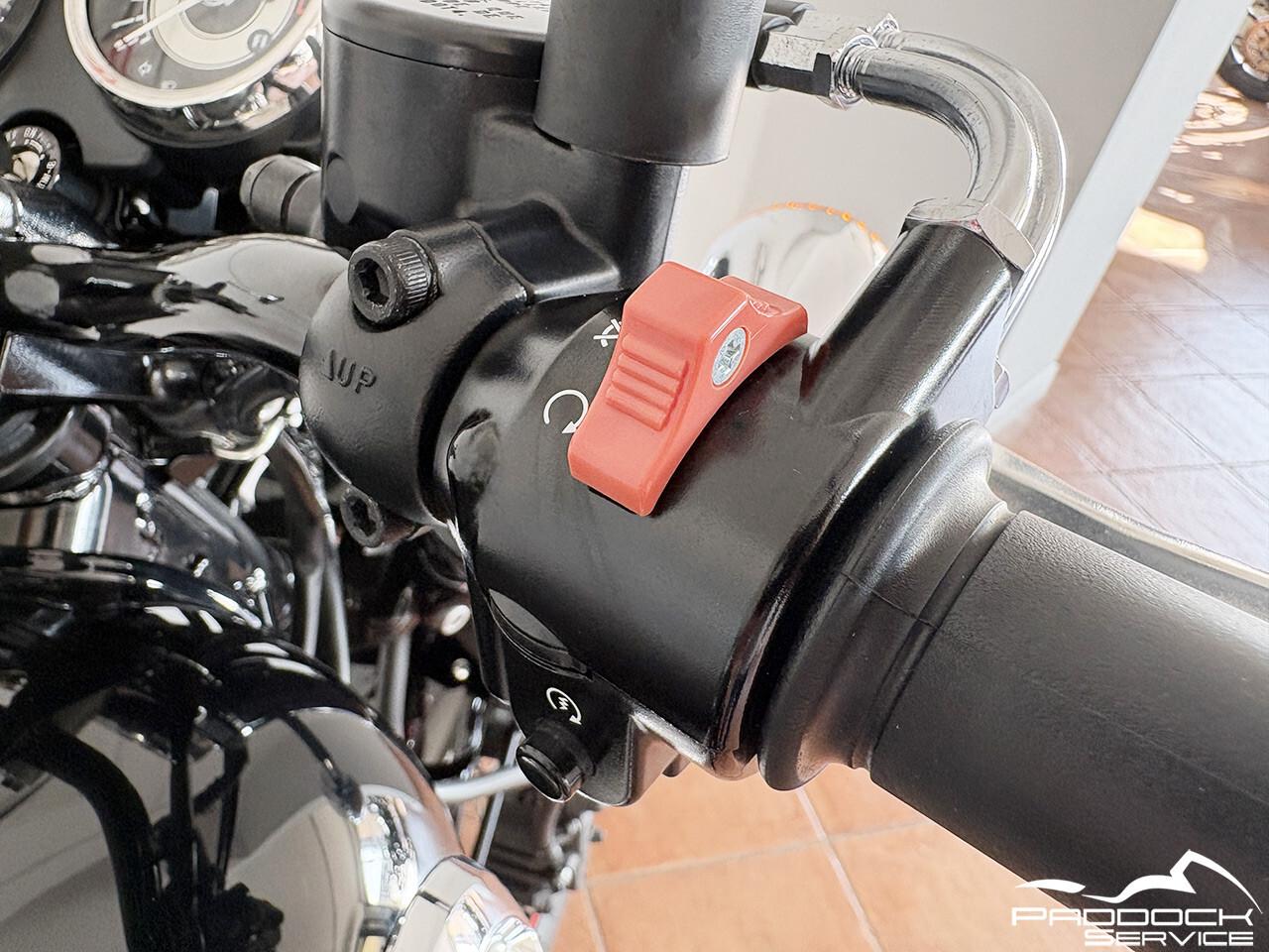 Kawasaki W 800 Special Edition Candy Cardinal Red