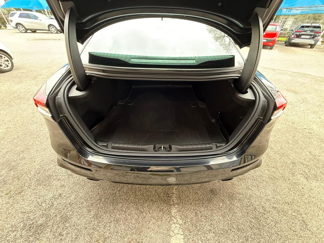 Maserati Ghibli L4 330 CV MHEV Gransport