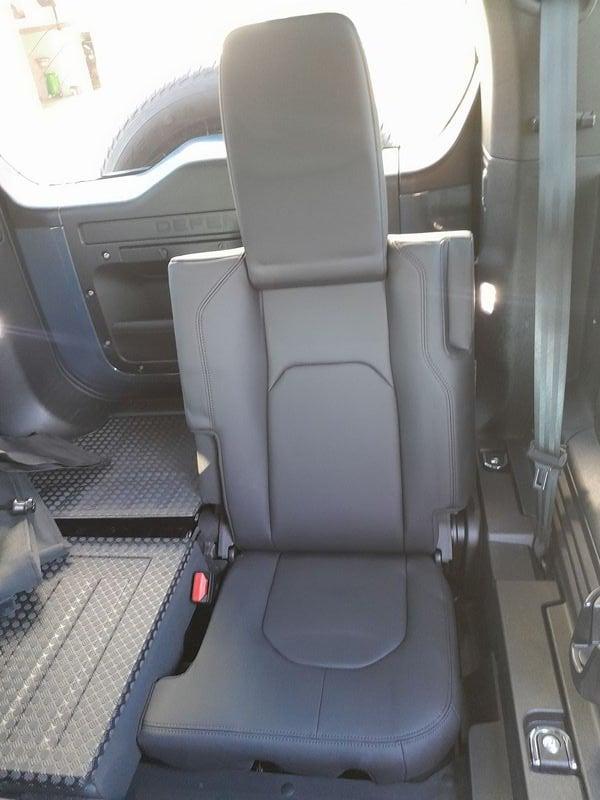 Land Rover Defender 3.0D I6 200 110 X-DYNAMIC SE AWD 7POSTI