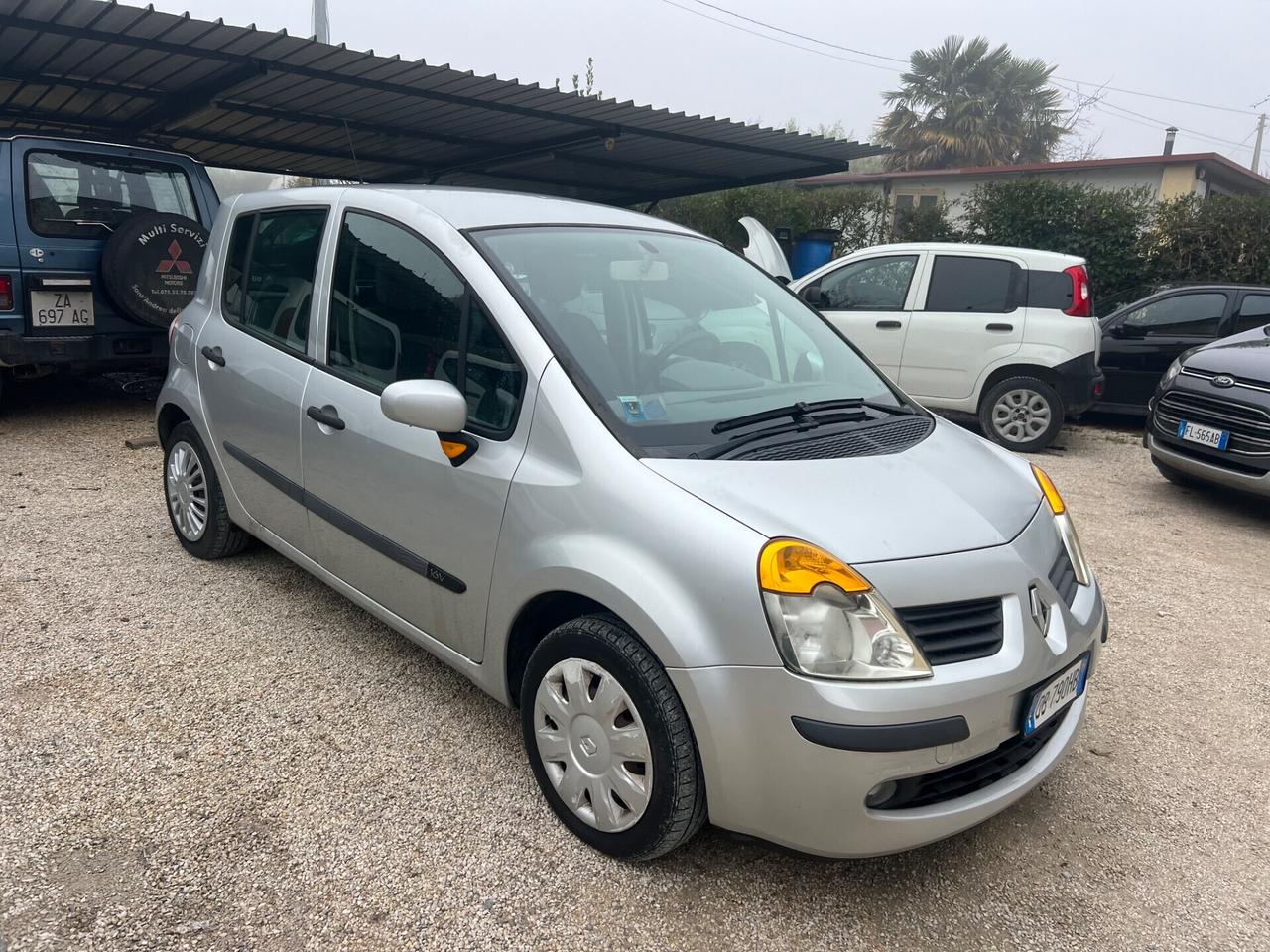 Renault Modus 1.2 16V Saint Tropez