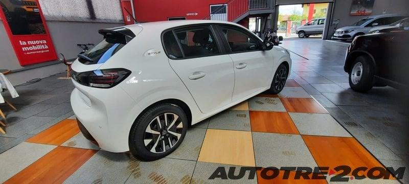 Peugeot 208 208 1.2 turbo Style 100cv da € 14350 !! detax