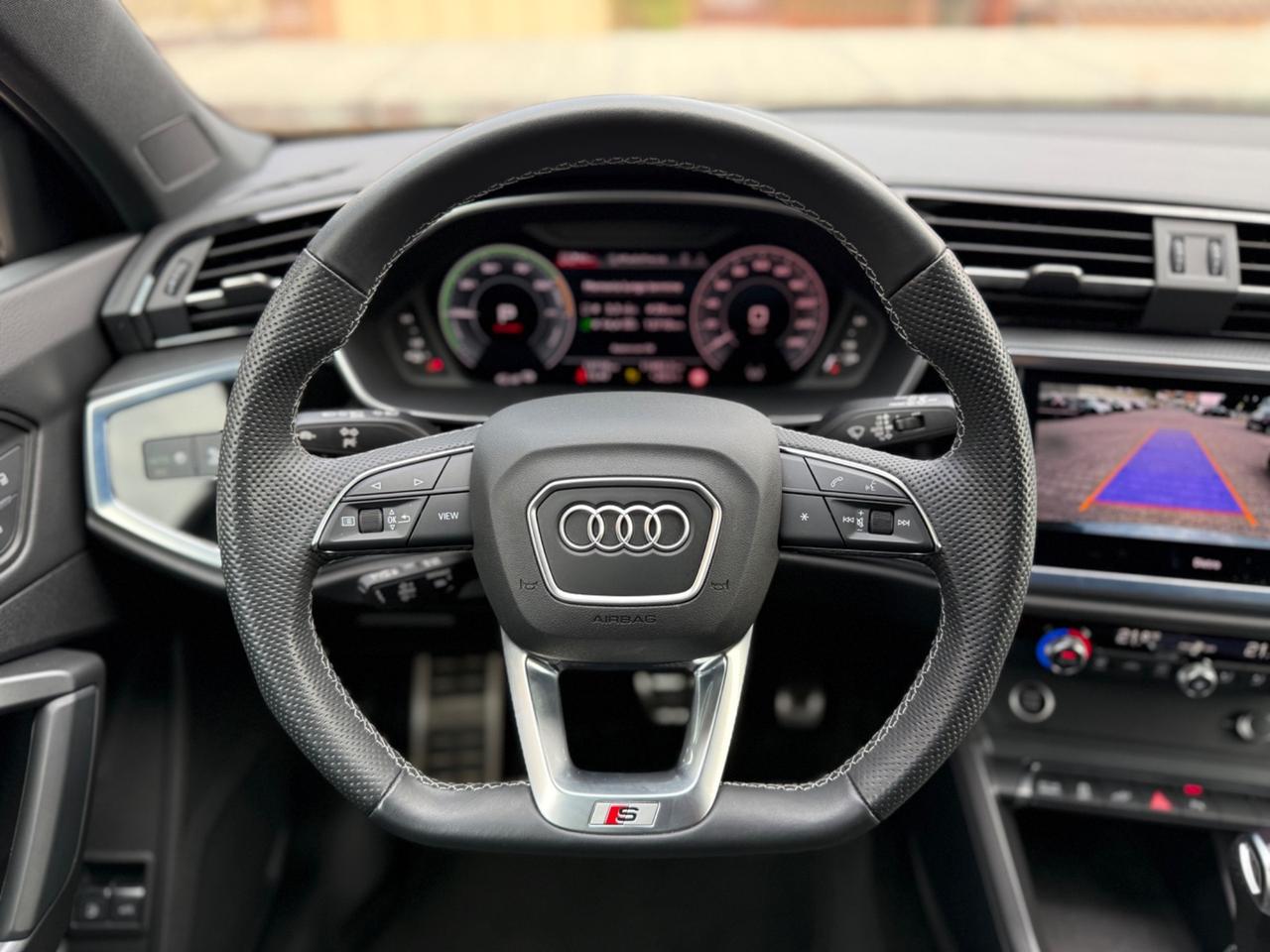 Audi Q3 Sportback 45 TFSI e S tronic Identity Black