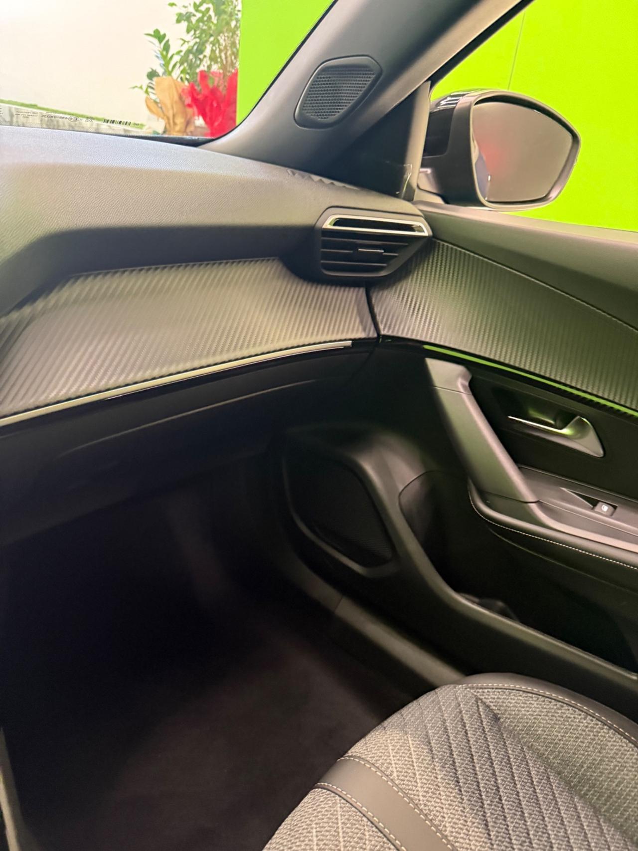 Peugeot 2008 PureTech 130 S&S EAT8 Allure