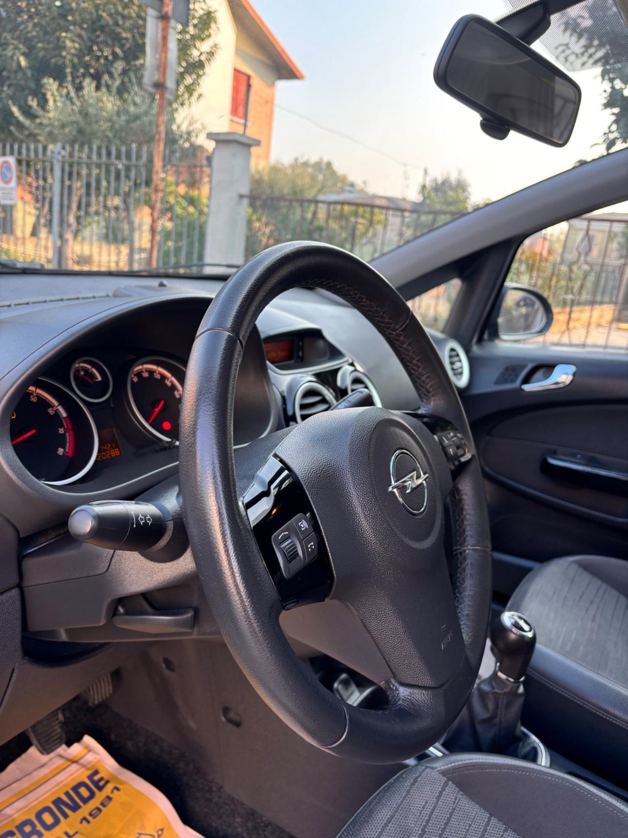 Opel Corsa 1.2 5 porte Sport