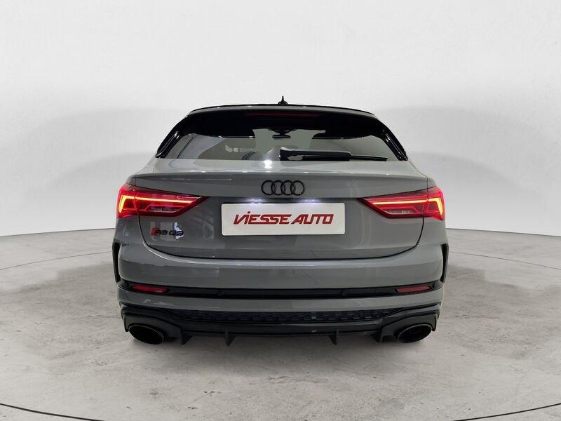 Audi Q3 RS quattro S tronic