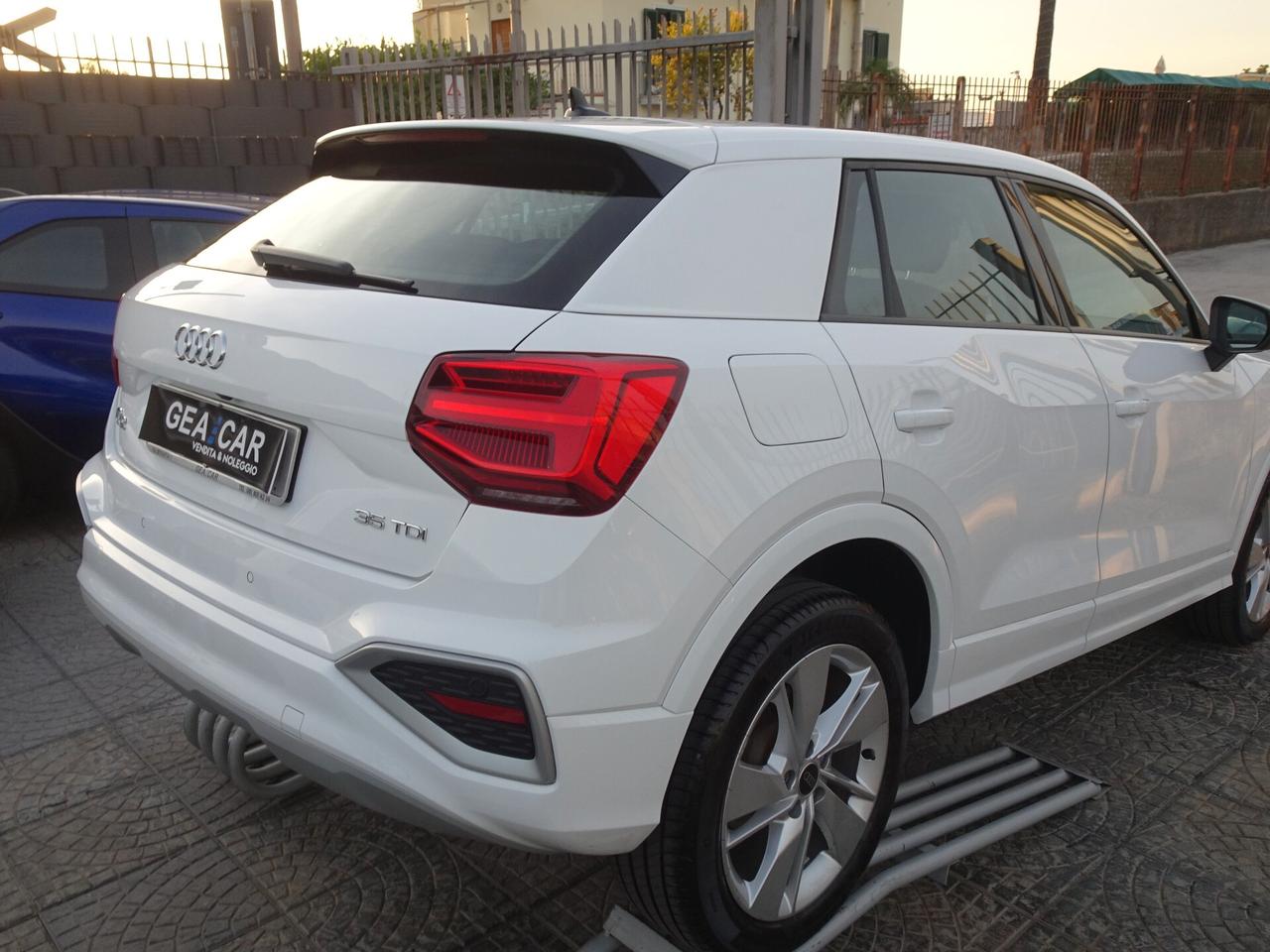 Audi Q2 35 TDI S tronic Identity Black