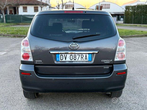 Toyota Corolla Verso 2.2 16V D-4D 7 POSTI