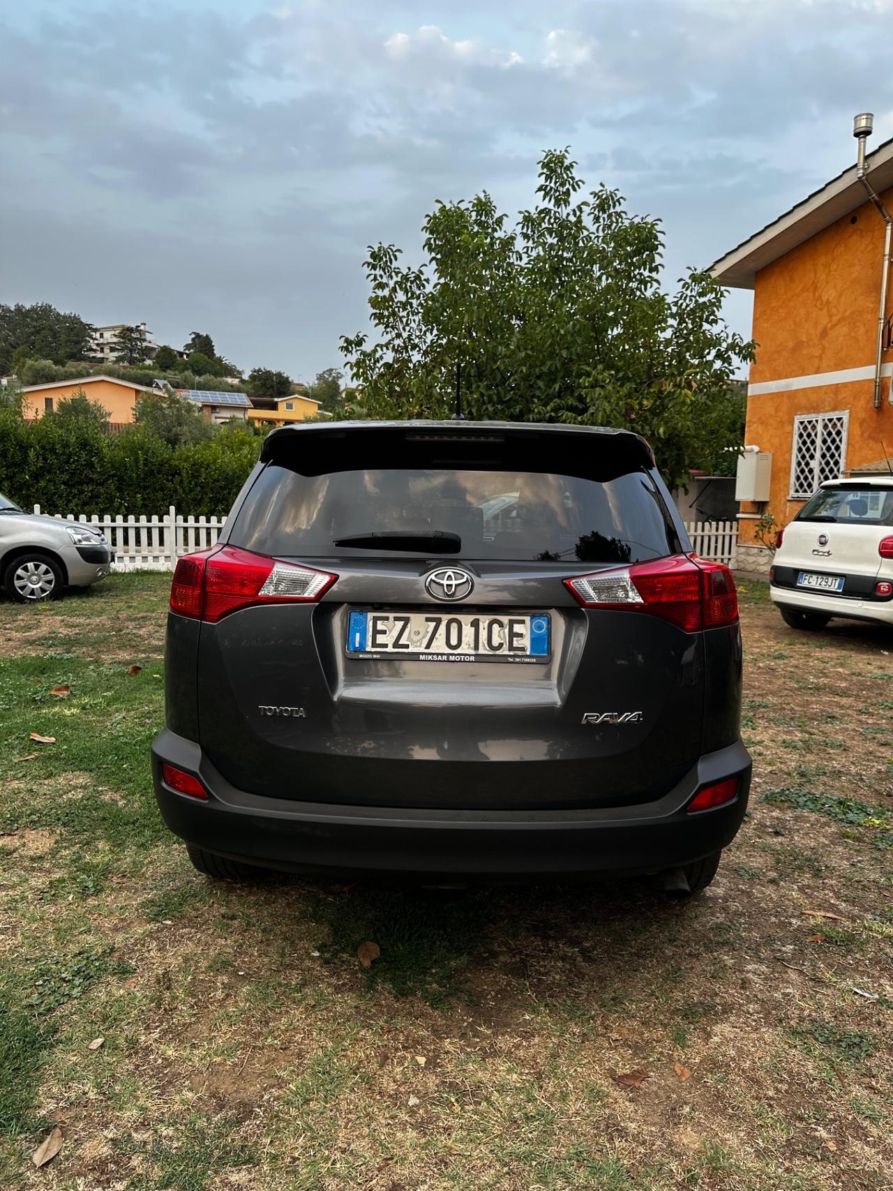 Toyota RAV 4 RAV4 2.0 D-4D 2WD Style White Ed.