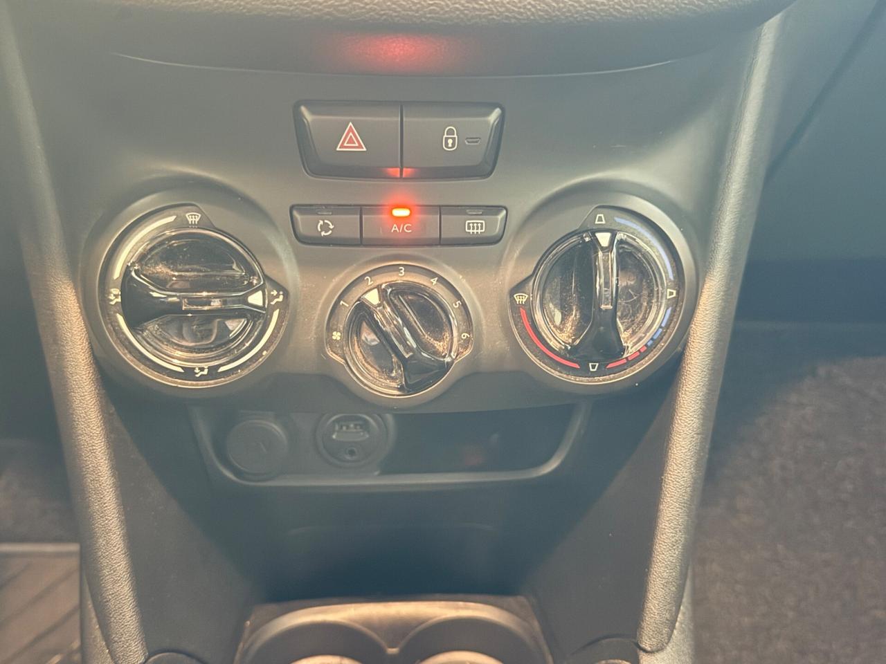 Peugeot 208 67000km 1.2 cv82 5 porte Allure