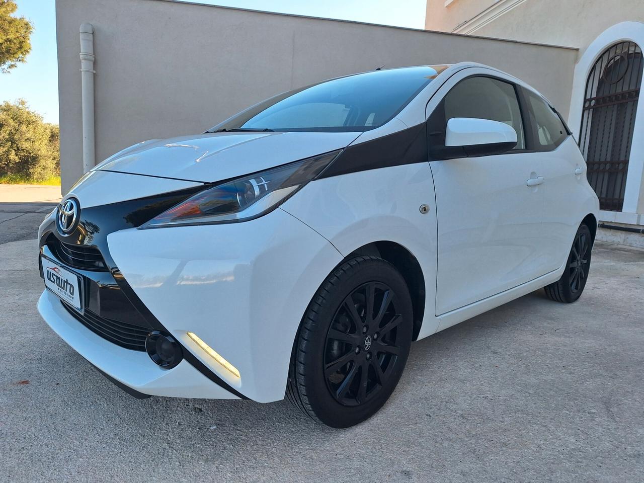Toyota Aygo 1.0 69 CV 5 porte x-play RETROCAMERA FULL