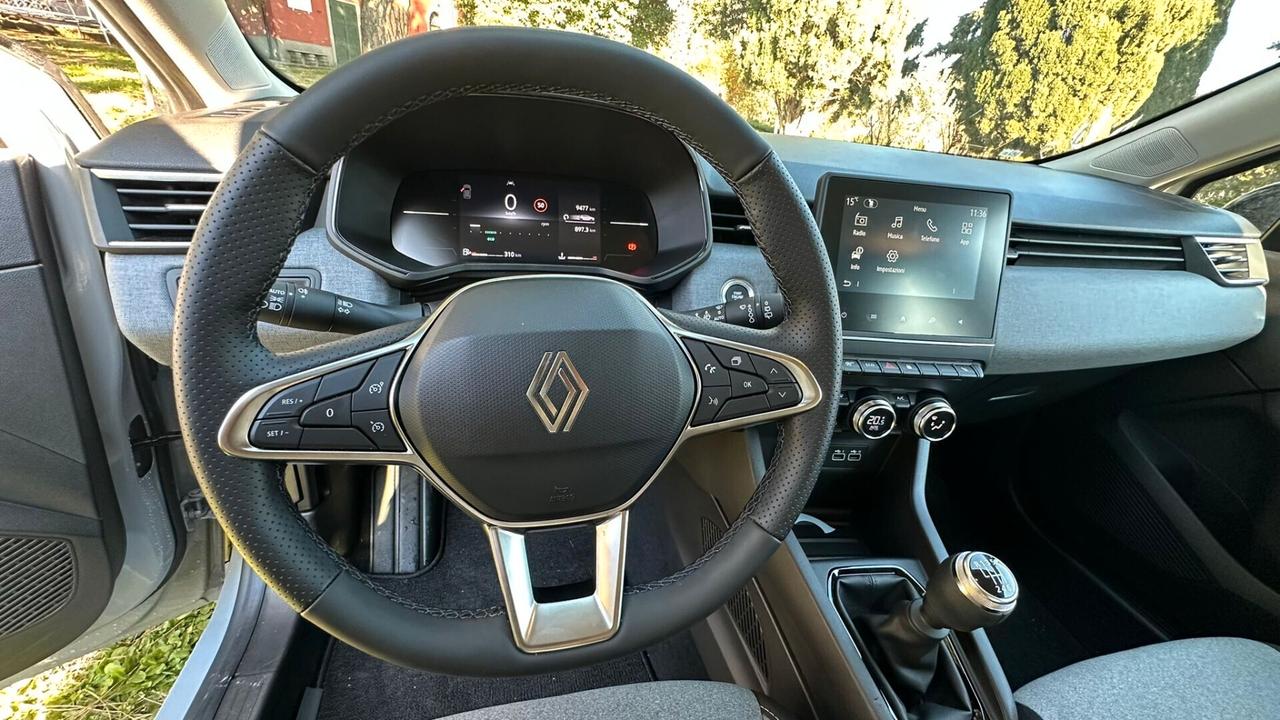 Renault Clio TCe 90 CV 5 porte Evolution 2025 solo 9.400KM LEGGI TESTO