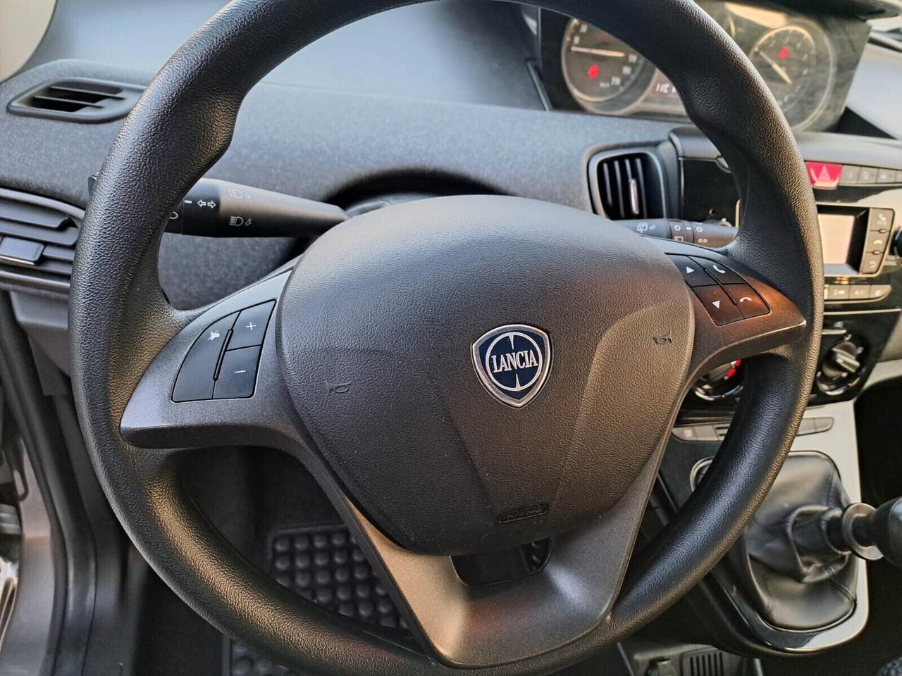 Lancia Ypsilon 1.0 FireFly 5 porte S&S Hybrid Ecochic Silver