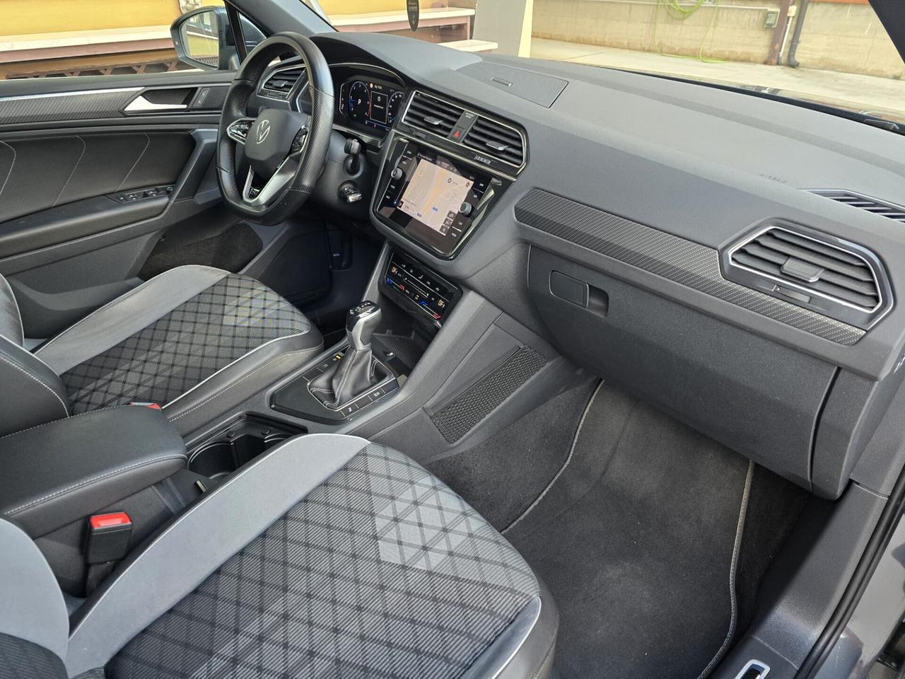 Volkswagen Tiguan 2.0 TDI 150 CV SCR DSG R-Line