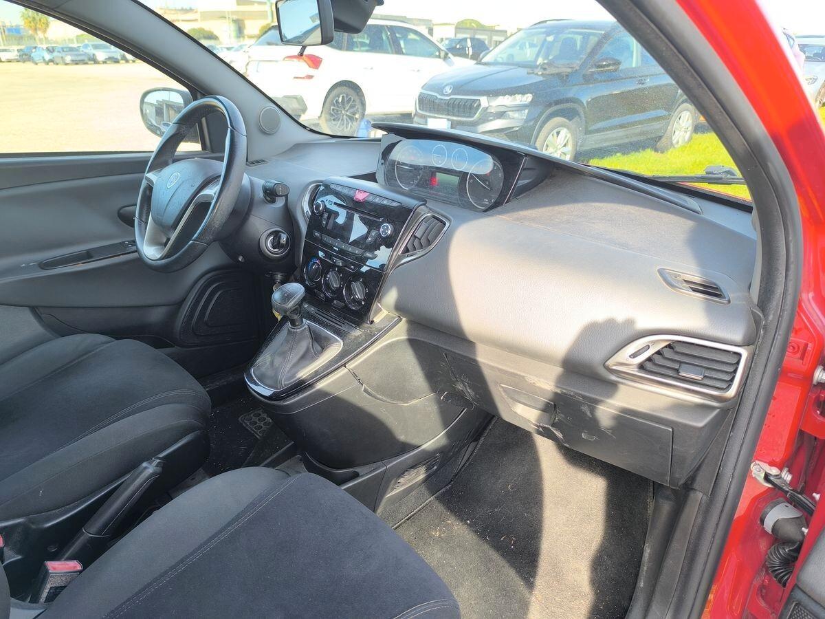 Lancia Ypsilon cambio automatico