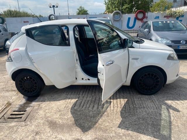 Lancia Ypsilon 1.3 MJT 16V 95 CV 5 porte S&S Silver