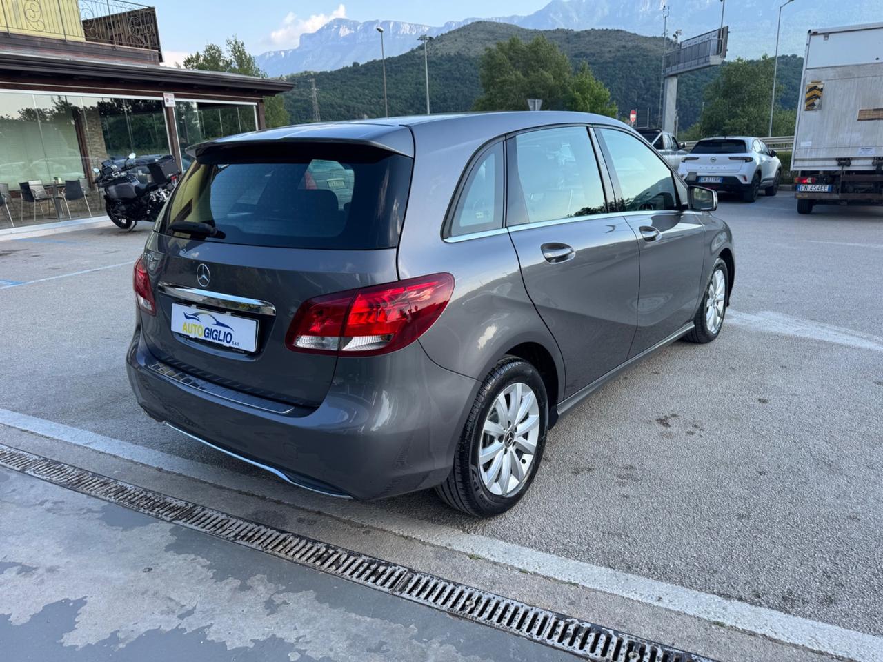 Mercedes-benz B 180 d Sport Retrocamera, Tempomat, Navi