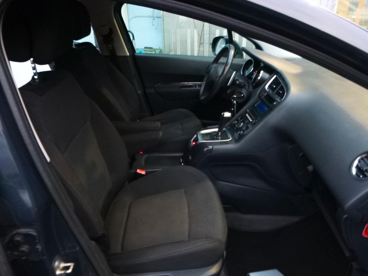 Peugeot 5008 1.6 e-HDi 112CV Stop&Start cambio robotizzato Féline