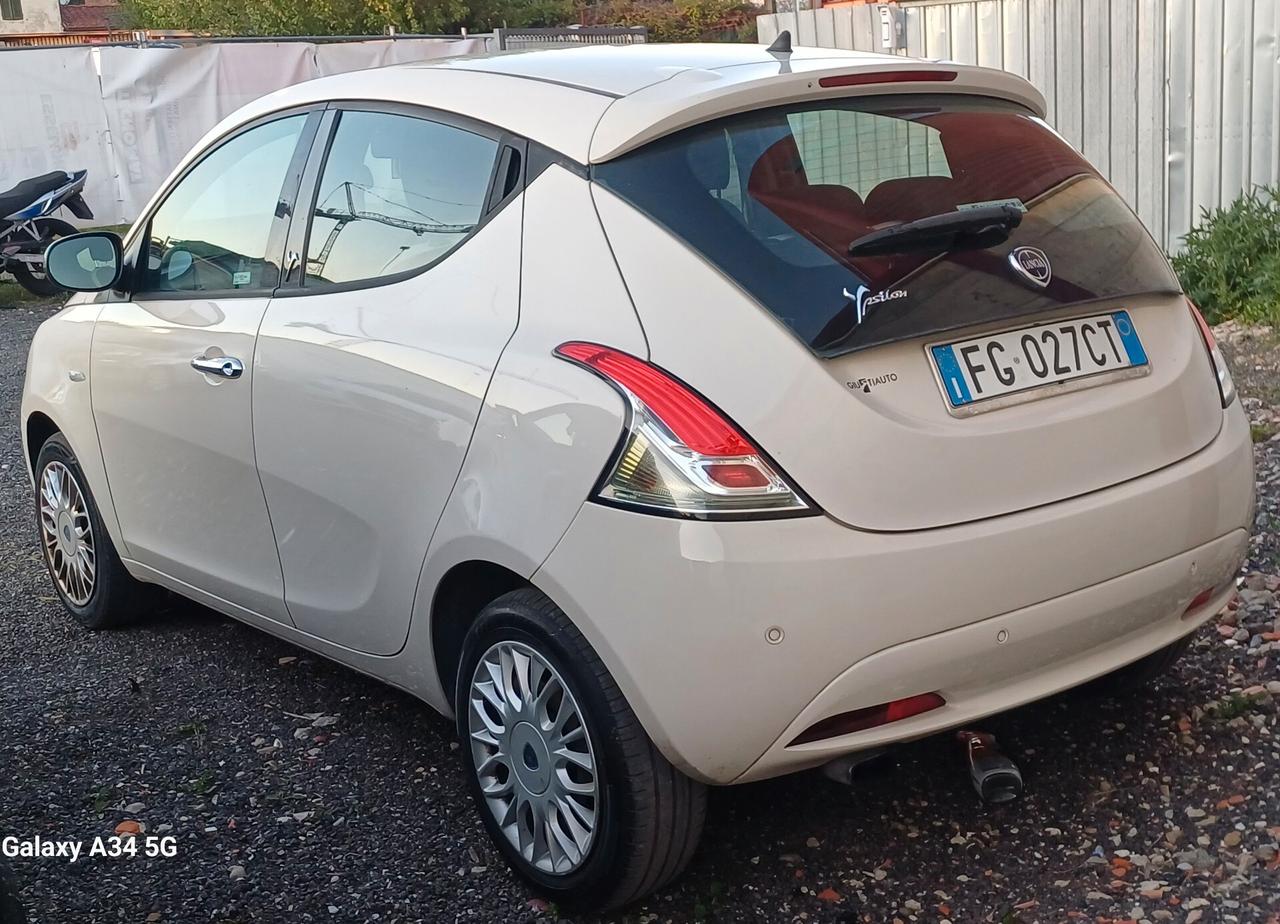 Lancia Ypsilon 1.2 69 CV 5 porte Platinum