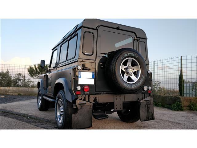 LAND ROVER Defender