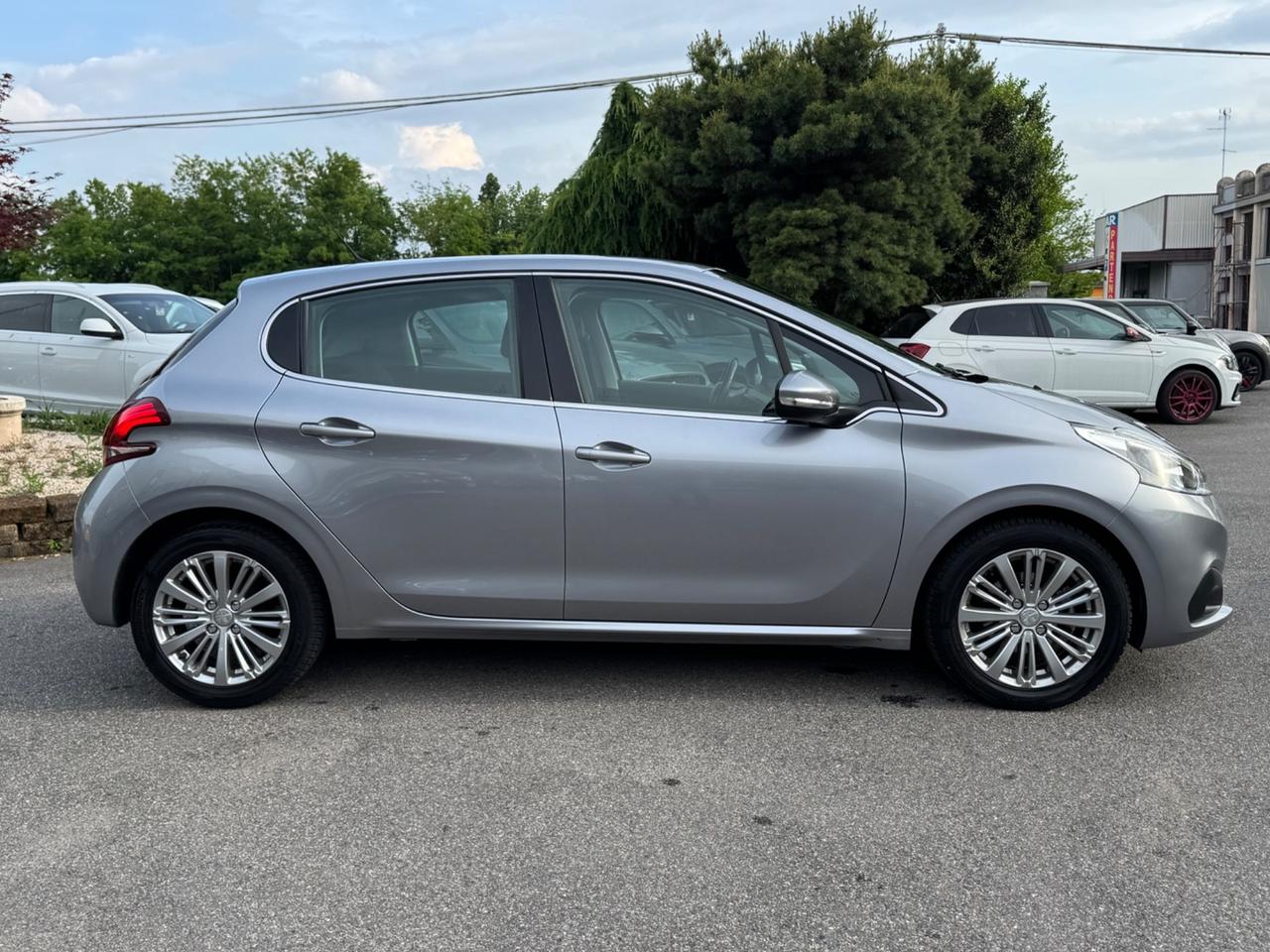 Peugeot 208 PureTech 82 5 porte Allure