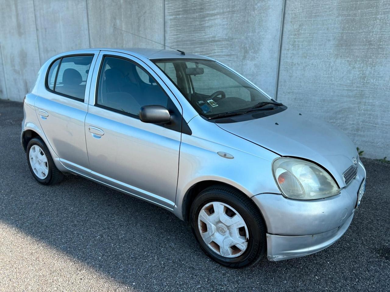 Toyota Yaris 1.0i 16V 5 porte NEOPATENTATI