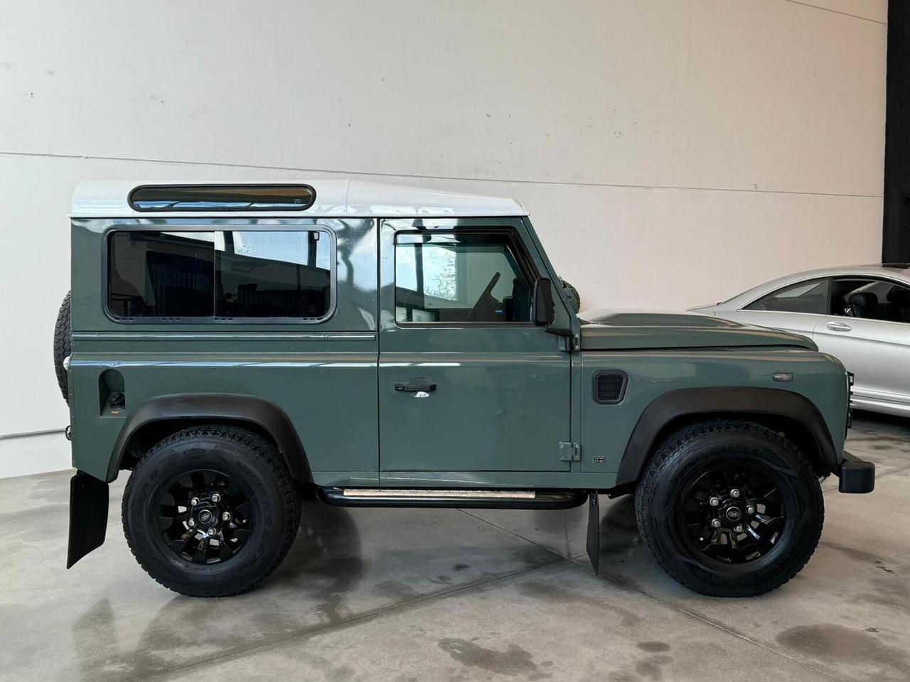 Land Rover Defender 90 2.2 TD4