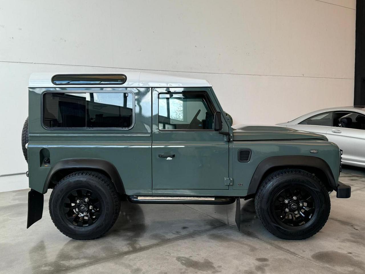 Land Rover Defender 90