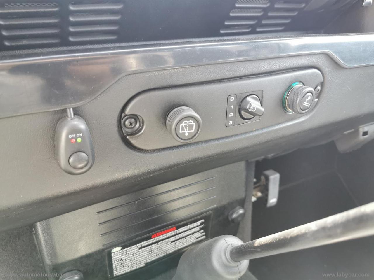 LAND ROVER Defender 90 2.5 Td5 Soft-Top