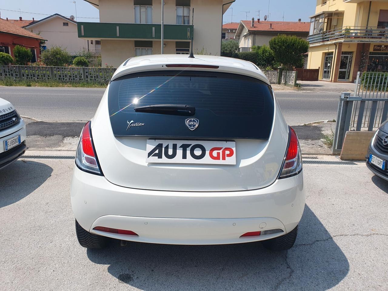 Lancia Ypsilon 1.2 69 CV 5 porte Neopatentati 2016