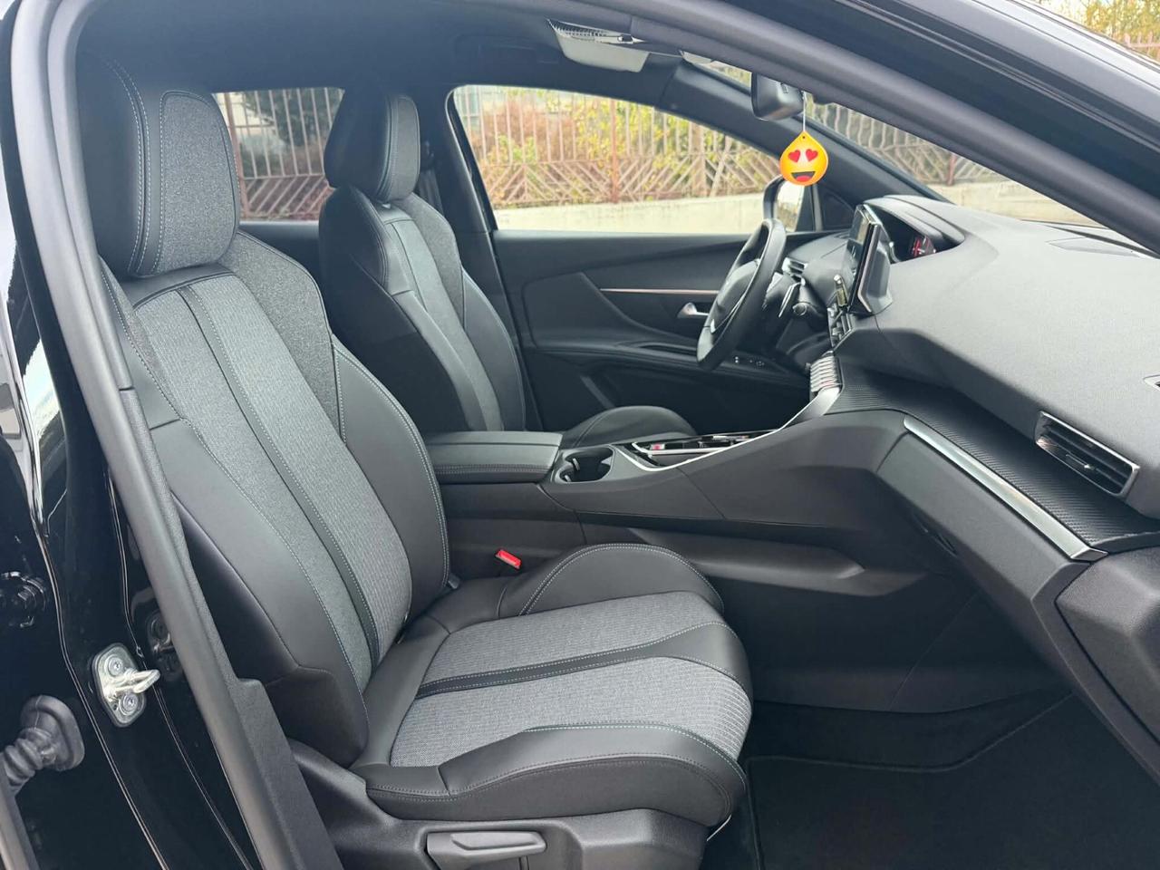 Peugeot 3008 TOTAL BLACK 1.5 Hdi 130CV EAT8
