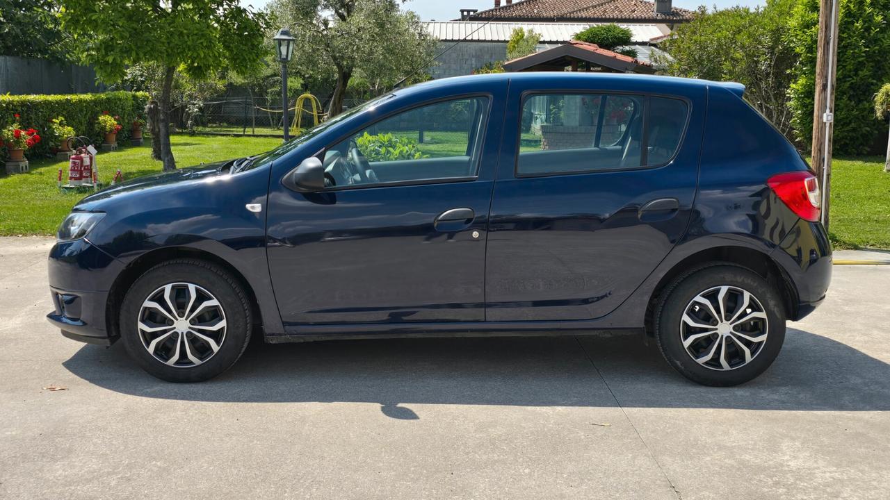 DACIA SANDERO GPL TENUTA MOLTO BENE