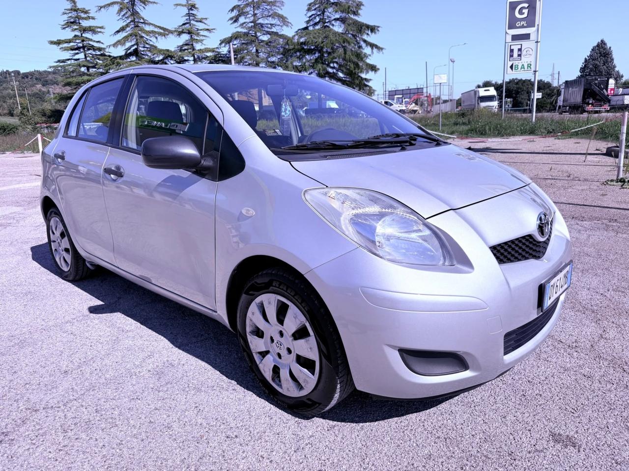 Toyota Yaris 1.0 5 porte Ok neopatentati