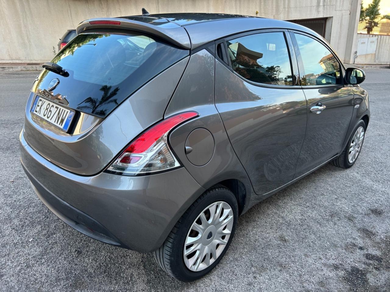 Lancia Ypsilon 1.2 69 CV IDEALE PER NEO PATENTATI