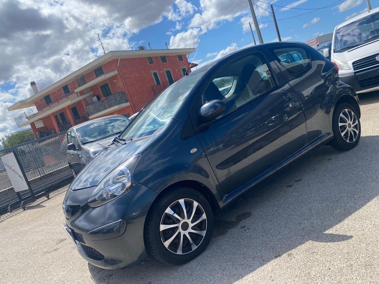 Toyota Aygo 1.0 12V VVT-i 3 porte Sol 68cv