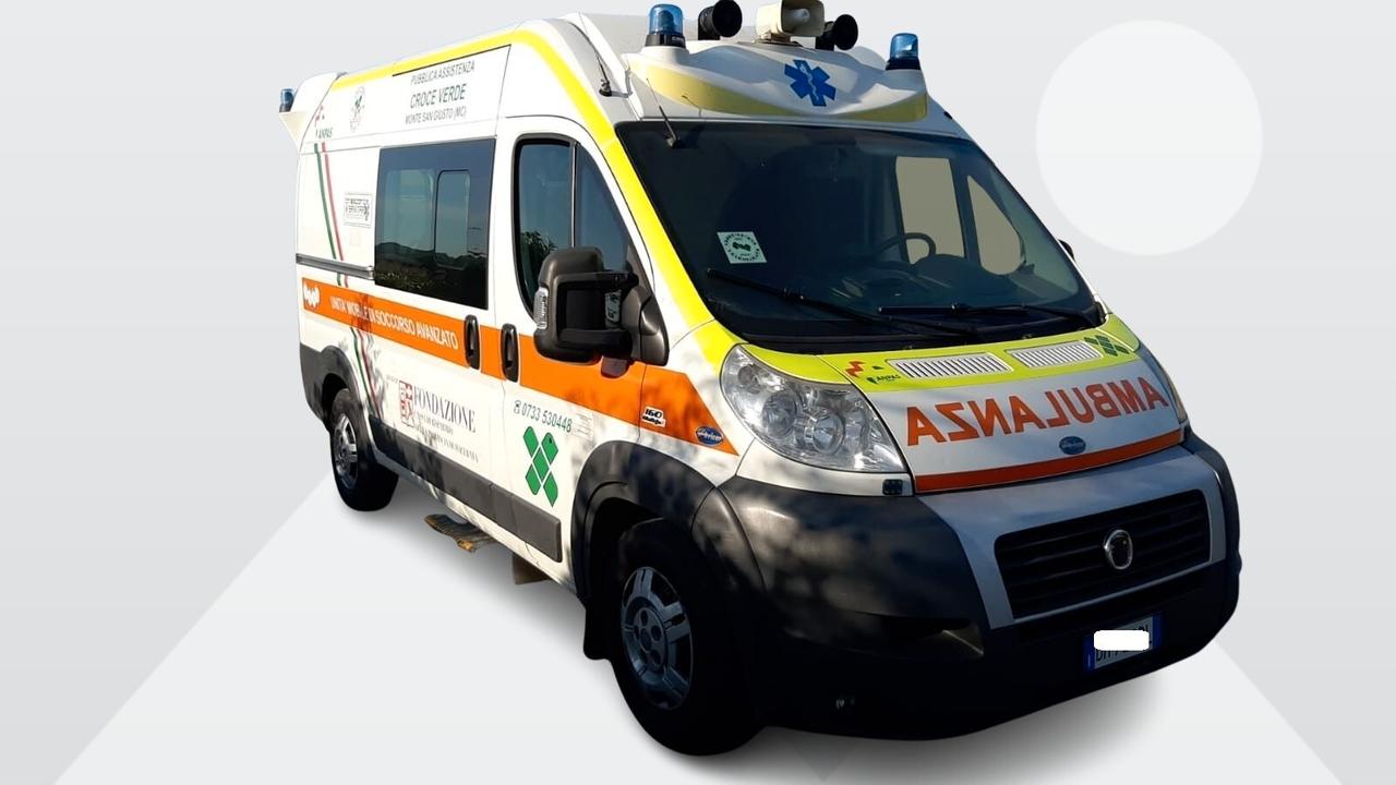 2 AMBULANZE IN OTTIME CONDIZIONI