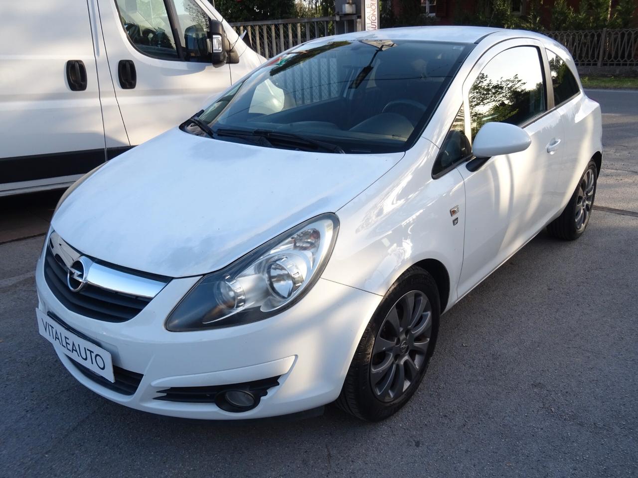 Opel Corsa 1.2 3 porte Club OK NEOPATENTATI