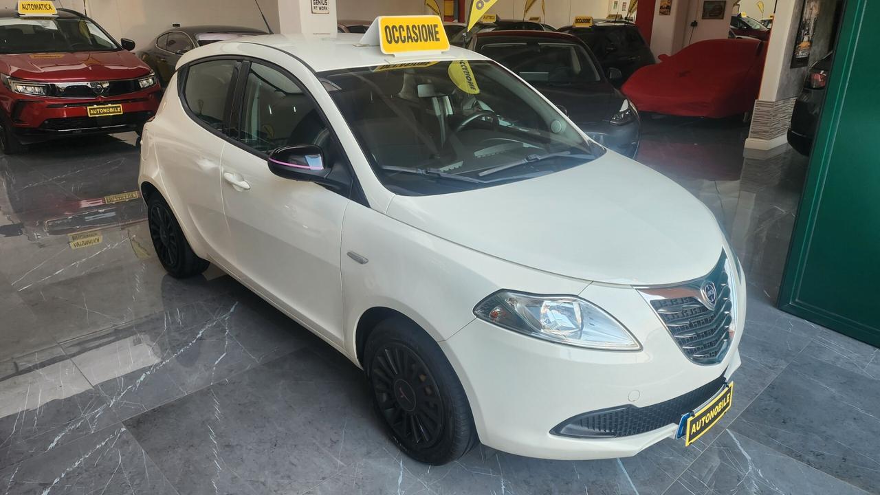 Lancia Ypsilon 1.2 69 CV 5 porte S&S Silver