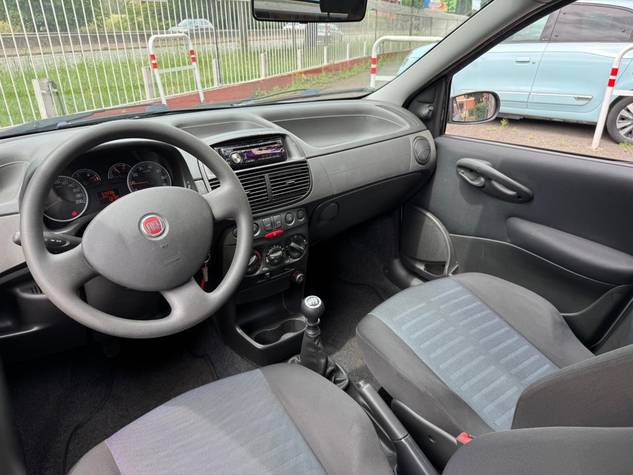 Fiat Punto 1.2 benzina - POCHI KM - 2010